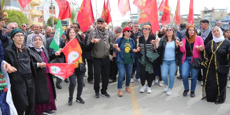 Newroz alanları Abdullah Öcalan’ın çağrısını işaret etti