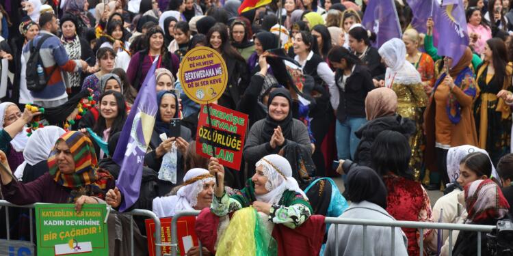 Fotoğraflarla 8 Mart 2025: Jin, Jiyan, Azadî!