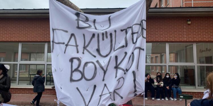 Anadolu Üniversitesi öğrencilerinin boykotu sürecek