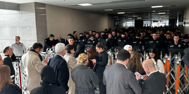 Özgür Özel’den İmamoğlu’nun tutuklanmasına tepki