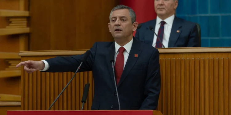 Özgür Özel’den tepki: Darbe girişimiyle karşı karşıyayız