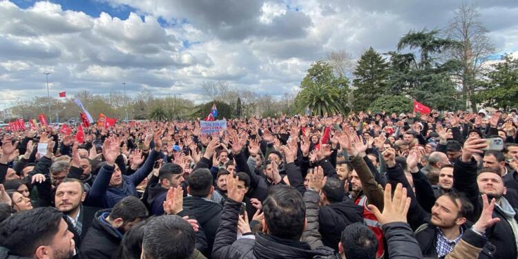 Binlerce kişi Saraçhane’ye yürüdü