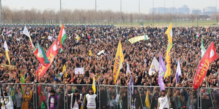 Yüz binler İstanbul’da Öcalan’ın özgürlüğünü istedi