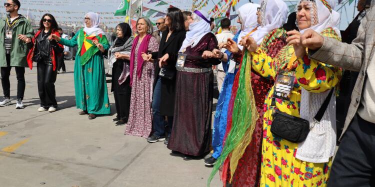 Fotoğraflarla 2025 İstanbul Newrozu: Abdullah Öcalan’a özgürlük