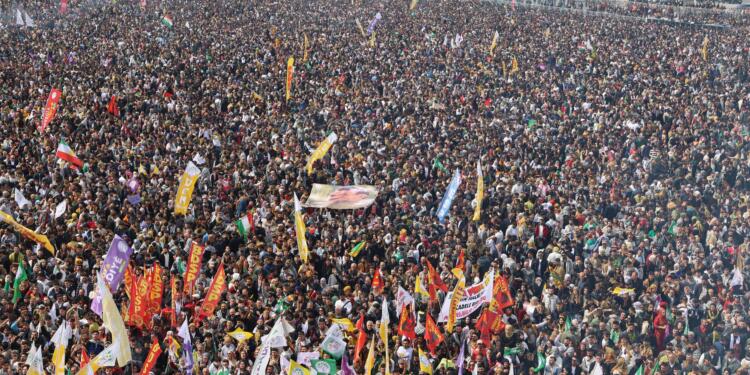 Fotoğraflarla 2025 İstanbul Newrozu: Abdullah Öcalan’a özgürlük
