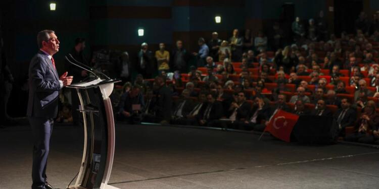 Özgür Özel: Darbeye karşı direniyoruz