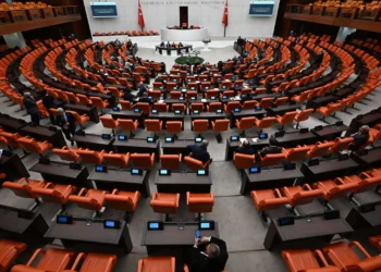 Meclis’te İmamoğlu protestosu: Genel Kurul ertelendi