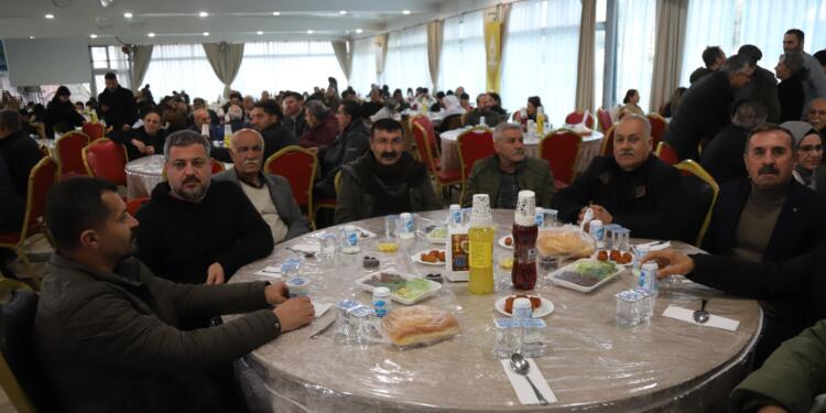 Halklar iftar sofrasında bir arada