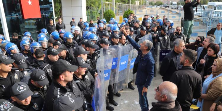 Mêrdîn’de ‘kayyım protestosu’nda 26 kişiye dava