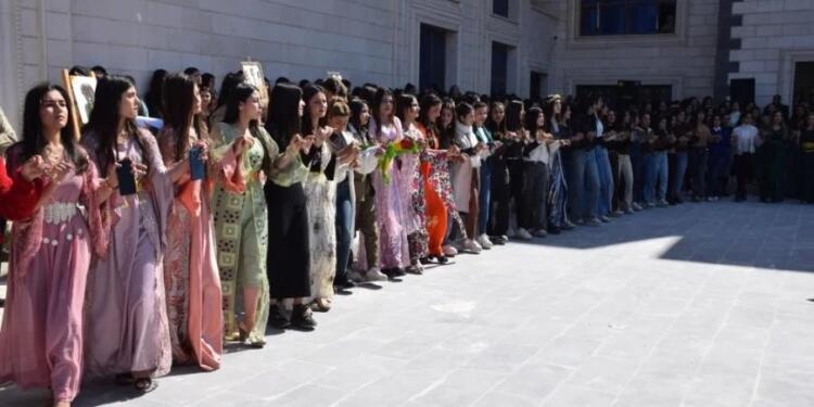 Kobanê Üniversitesi öğrencileri 8 Mart’ı kutladı