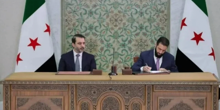 Ahmed El Şara, ‘geçiş süreci anayasa taslağını’ imzaladı