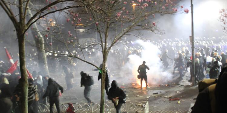 Protestolarda polis şiddetti