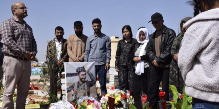 Gazeteci Egîd Roj mezarı başında anıldı