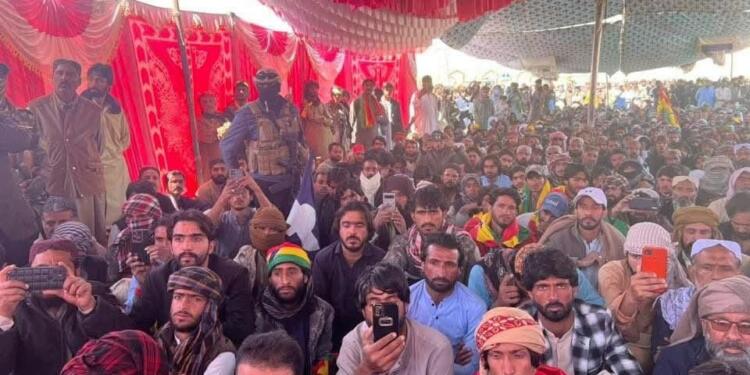 Belucların eylemine bombalı saldırı girişimi