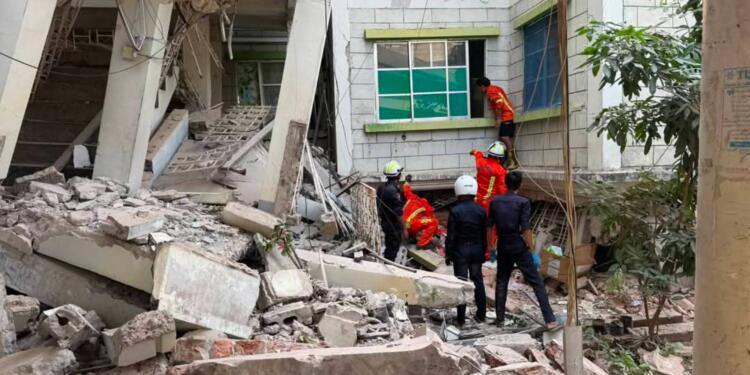 Myanmar’da can kaybı bin 700’e yükseldi