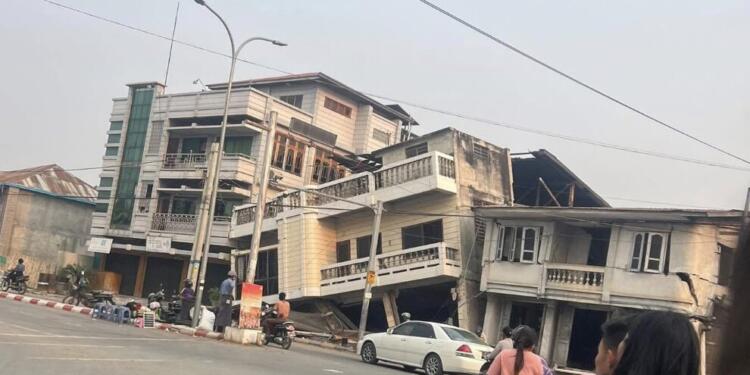 Myanmar depreminde yaşamını yitirenlerin sayısı 2 bin 56’ya yükseldi