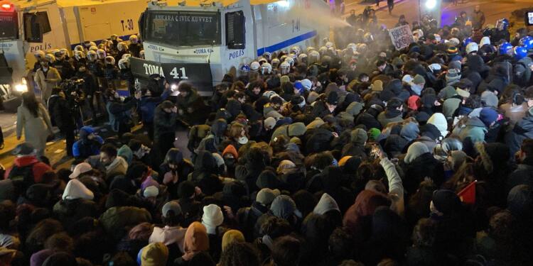 ODTÜ’deki İmamoğlu protestosuna polis saldırdı