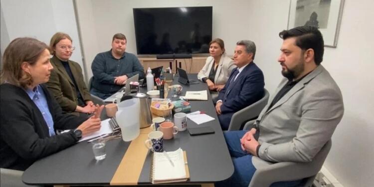 Özerk Yönetim Finlandiya Sol Partisi ile görüştü