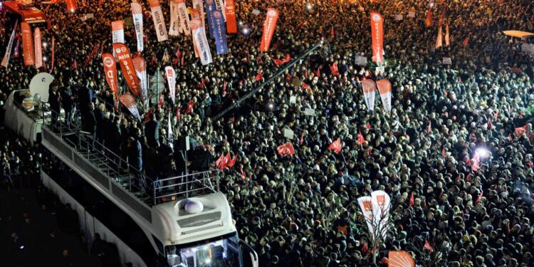 Özgür Özel tekrar Çağlayan Adliyesi’nde