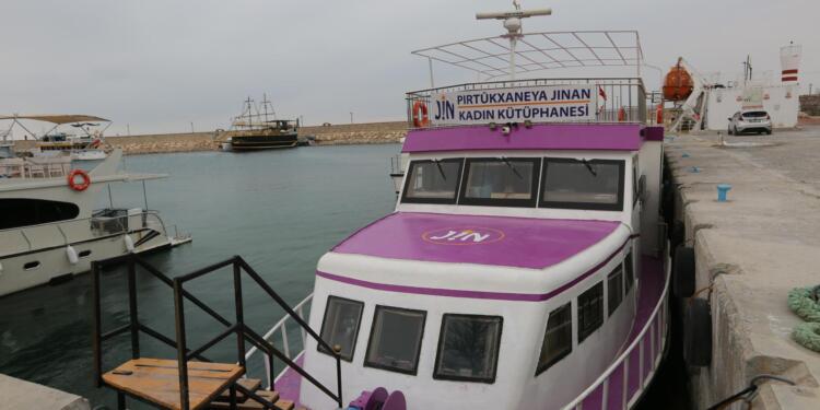 Wan kayyımı ‘Kadın Kütüphanesi’ni protokol gemisine dönüştürdü