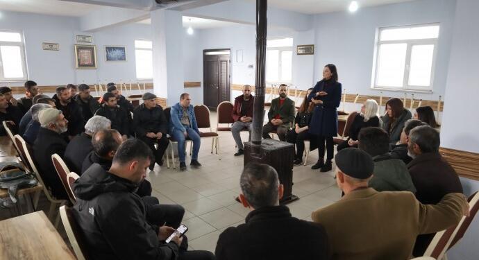 DEM Parti Agirî’de çiftçilerle buluştu