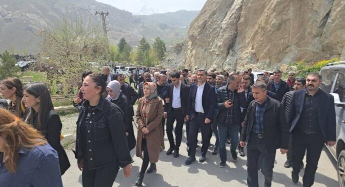 Kazada yaşamını yitiren 8 kişi defnedildi