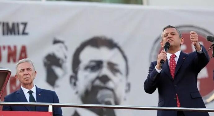 Özel ve AKP’liler arasında ‘cunta’ tartışması