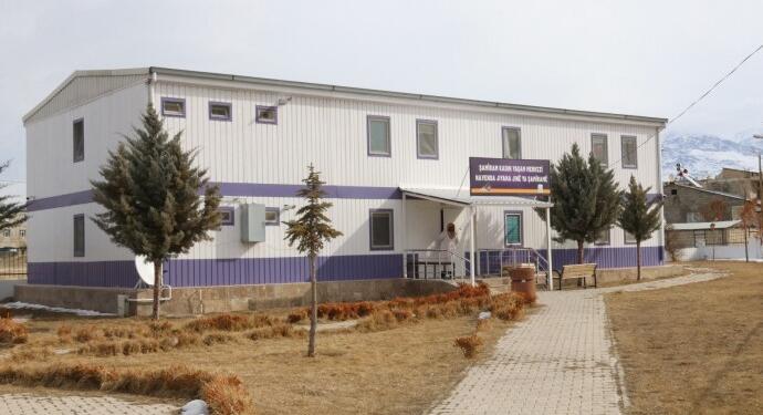 Wan kayyımı yaşam merkezinin boşaltılmasını istedi