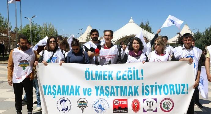 Sağlık emekçileri sokakta: Günde 50’den fazla şiddet başvurusu