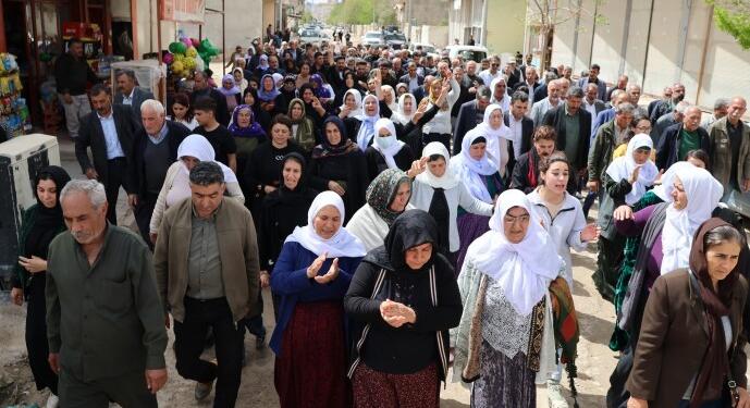 Binevş Altay’ın taziyesine kitlesel ziyaret