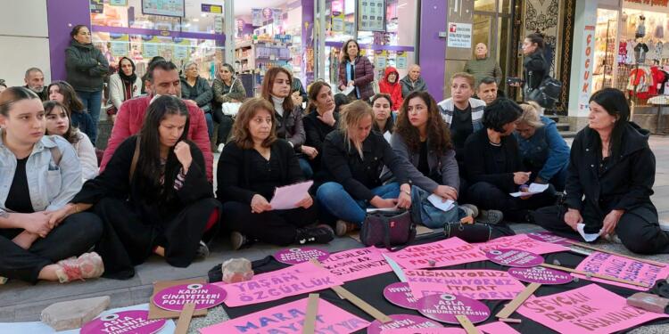 İskenderun’da kadın katliamları protesto edildi