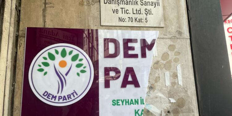 Adana’da DEM Parti binasına saldırı