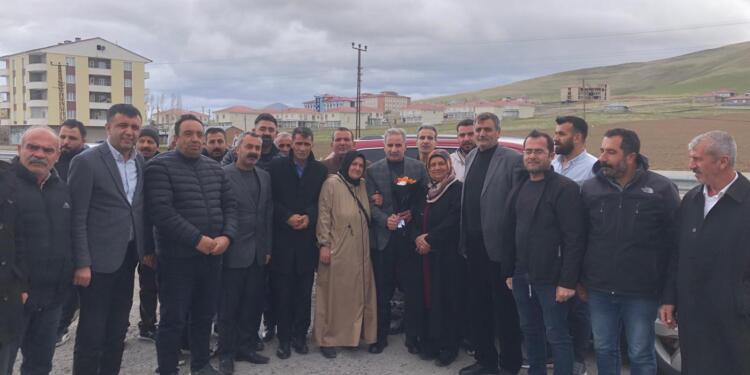 32 yıllık tutsaklığın ardından memleketinde coşkuyla karşılandı