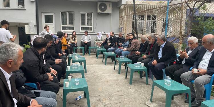 Bayındır’dan 30 yıl sonra tahliye olan Rüzgar’a ziyaret