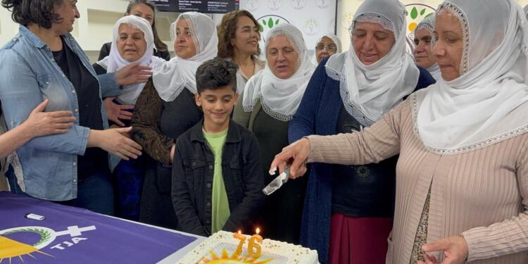 Amed’de Abdullah Öcalan’ın yaş günü sloganlarla kutlandı
