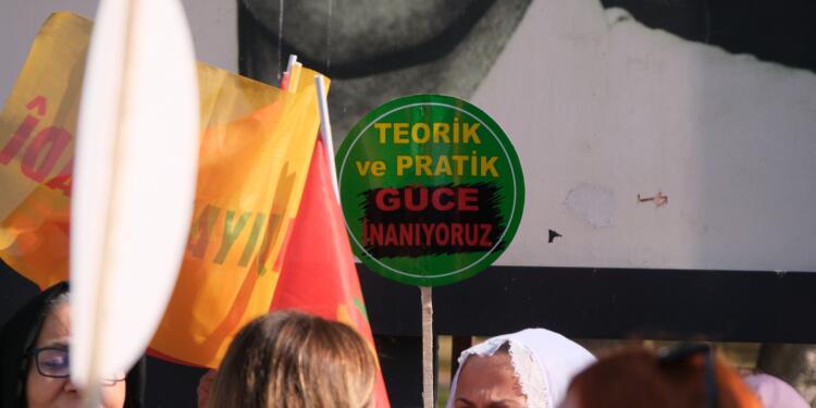 ‘İktidarın adım atması için kadınlara büyük rol düşüyor’