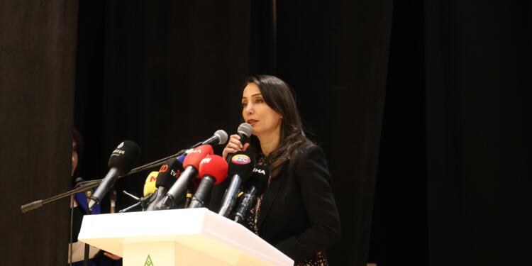 Tülay Hatimoğulları ÇGD’nin ödül töreninde konuştu: Söz veriyoruz hiçbir kalem kırılmayacak