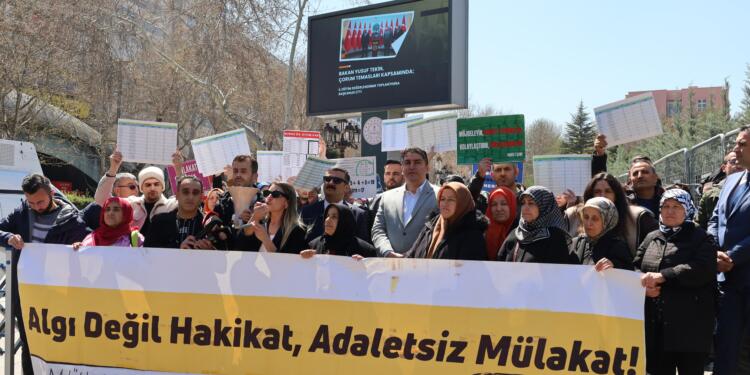 Öğretmenler bakanlık önünde: Mülakat adalete gölge düşürüyor