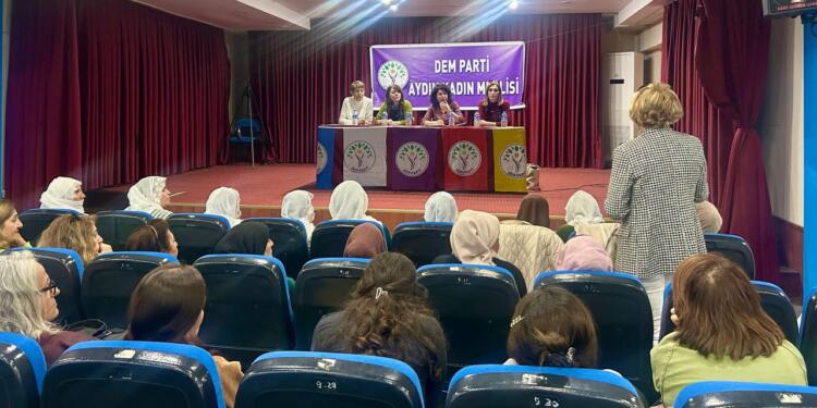 DEM Parti Kadın Meclisi ‘Demokratik Toplum’ buluşması düzenledi