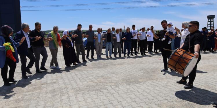 31 yıllık tutsağa coşkulu karşılama