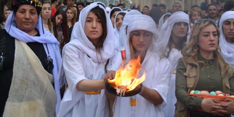 Dünyanın yaratılışı ve yaşamın başlangıç günü: Çarşema Sor