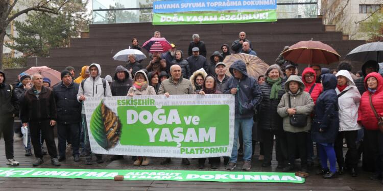 Siyanüre karşı bakanlık önüne çağrı