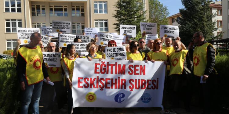 Öğretmenler Bakan Yusuf Tekin’i istifaya çağırdı