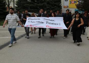 Eskişehire’de öğrenci yürüyüşü: 3 gözaltı