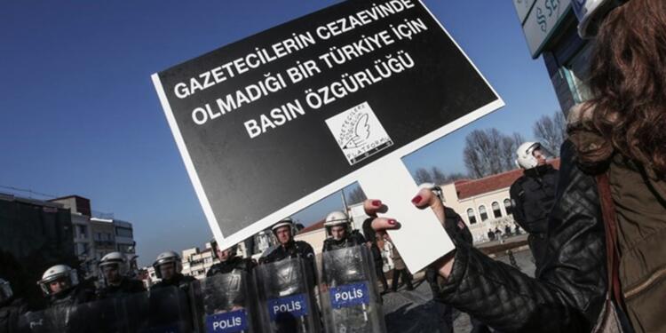 Tutsak gazetecilerin iddianameleri hazırlandı