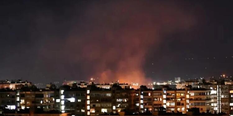 İsrail savaş uçakları Şam, Humus ve Hama’yı bombaladı