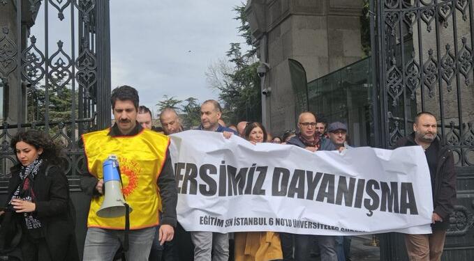 Akademisyen Dölek ve 3 kişi tahliye edildi