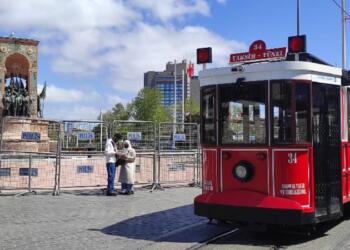 İstanbul&#8217;a 1 Mayıs ablukası: Kapatılacak yollar, duraklar ve alternatifleri