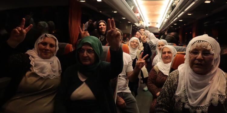 İzmir’den Amara’ya yolculuk başladı