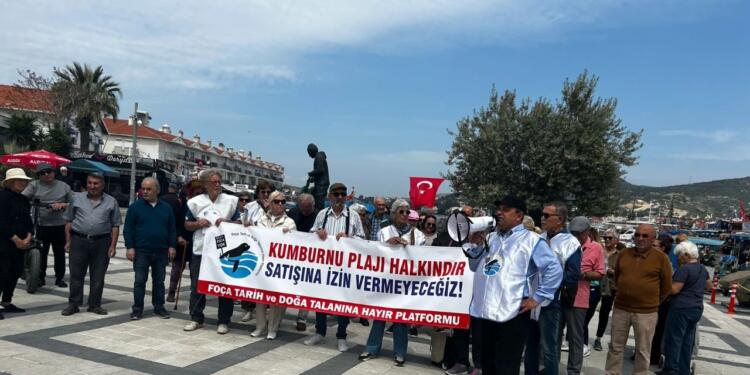 Foçalılar sosyal tesisin satışına tepki gösterdi